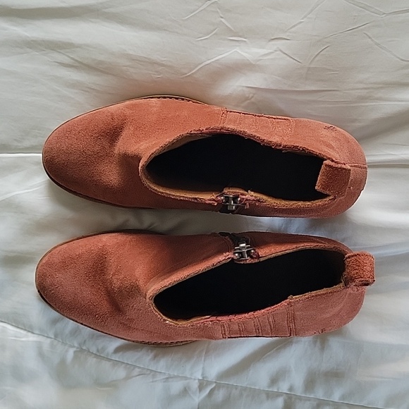 FRYE ALTON CHELSEA BOOTS IN ROSEWOOD - Picture 3 of 16